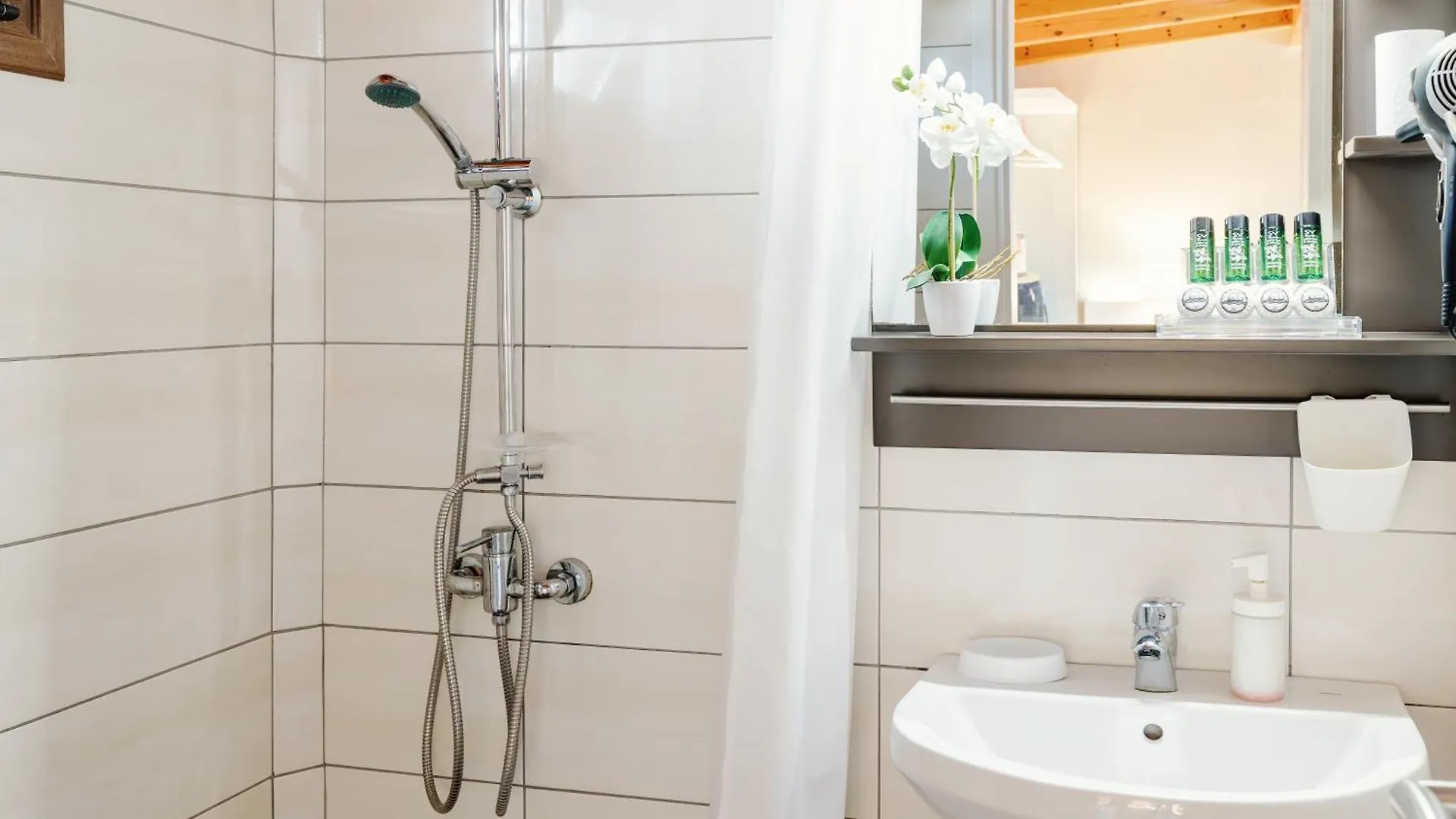 **  Athos Guest House Pansion Ouranoupoli Grekland